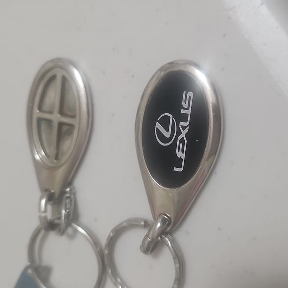 Lexus Silver and Black Key Holder - Picture 3 of 5